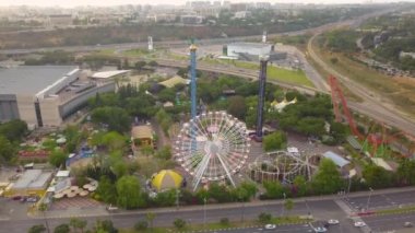 Tel Aviv 4k dron görüntüleri Luna Park yukarıda uçan