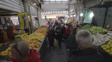 İsrail, Kudüs - 01 Şubat 2018: İnsanlar Kudüs pazarından alışveriş yapıyorlar.