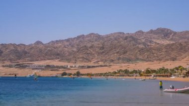 Sinai plajı ve uçurtma sörfçüleri, 4k zaman aşımı görüntüleri.