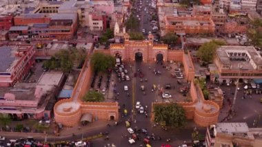 Jaipur pembe şehir kapısı, Hindistan, Rajasthan, 4k hava aracı görüntüsü