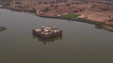 Jaipur 'daki Jal Mahal su sarayı, 4k hava manzaralı.