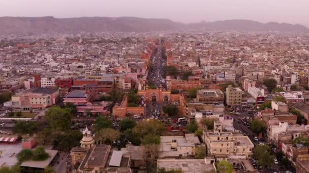 アジアを旅する伝統的建築を持つインドの都市の空中風景旅行のコンセプト — ストック動画