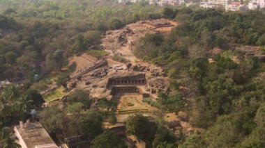 Udaygiri mağaraları, Bhubaneswar, Hindistan, 4k hava aracı, derecelendirilmemiş