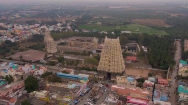 Güney Hindistan kutsal tapınağı Gopuram Srirangam Trichi, Hindistan, 4k hava manzaralı