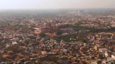 Mathura tapınağı ve Jama Mescidi camisi, Hindistan, hava 4k dronu, derecelendirilmemiş.