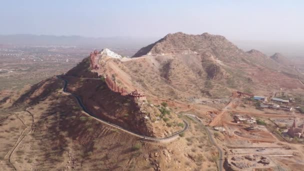 View Mountain Jain Temple Ajmer India Aerial Drone Ungraded — Stock Video