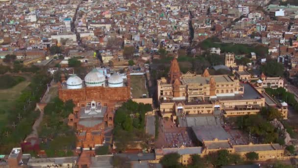 マトゥラ寺院とジャマ マスジド モスク インド 空中4Kドローン未採点 — ストック動画