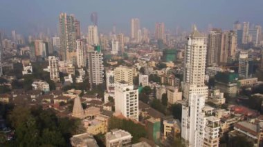 Mumbai ufuk çizgisi, Hindistan, Deniz Kuvvetleri alanı, 4k İHA gökyüzü görüntüsü