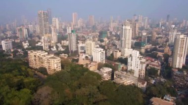 Mumbai ufuk çizgisi, Hindistan, Deniz Kuvvetleri alanı, 4k İHA gökyüzü görüntüsü