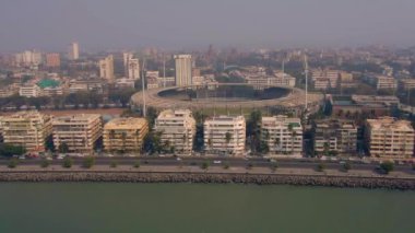 Mumbai ufuk çizgisi, Hindistan, Deniz Kuvvetleri alanı, 4k İHA gökyüzü görüntüsü