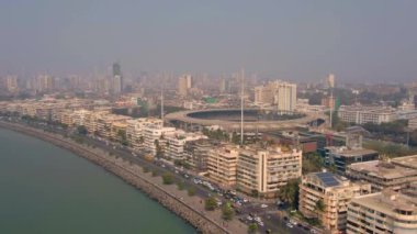 Mumbai ufuk çizgisi, Hindistan, Deniz Kuvvetleri alanı, 4k İHA gökyüzü görüntüsü