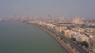 Mumbai ufuk çizgisi, Hindistan, Deniz Kuvvetleri alanı, 4k İHA gökyüzü görüntüsü