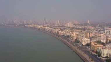 Mumbai ufuk çizgisi, Hindistan, Deniz Kuvvetleri alanı, 4k İHA gökyüzü görüntüsü
