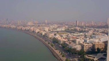 Mumbai ufuk çizgisi, Hindistan, Deniz Kuvvetleri alanı, 4k İHA gökyüzü görüntüsü