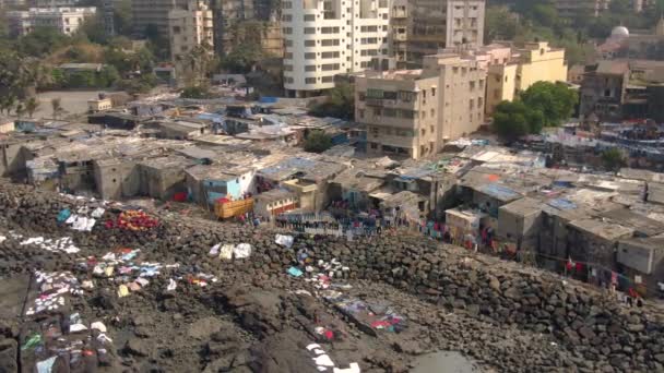 Mumbai India Dhobi Ghats Slums Ocean Aerial Drone Footage — Vídeos de Stock