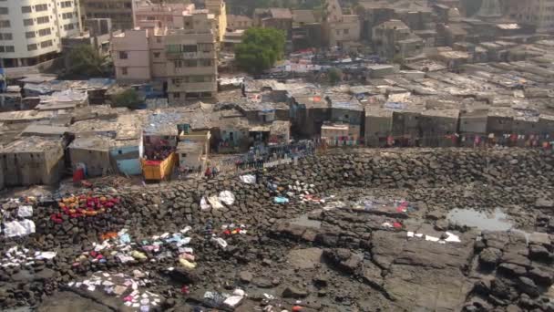 Mumbai India Dhobi Ghats Slums Ocean Aerial Drone Footage — Vídeos de Stock