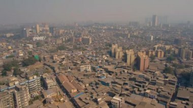 Mumbai, Hindistan, Dharavi gecekonduları, 4k insansız hava aracı görüntüleri.