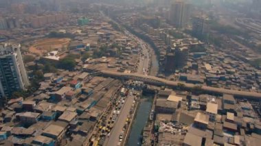 Mumbai, Hindistan, Dharavi gecekonduları, 4k insansız hava aracı görüntüleri.