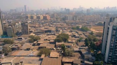 Mumbai, Hindistan, Dharavi gecekonduları, 4k insansız hava aracı görüntüleri.