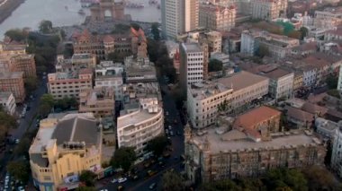 Mumbai, Hindistan - 2 Mart 2019: Şehrin üzerinde uçmak, hava manzarası, 4k drone görüntüleri