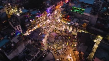 Jaipur şehrinin gece, Hindistan, Rajasthan, 4k hava aracı görüntüsü.