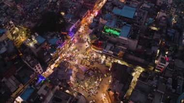 Jaipur şehrinin gece, Hindistan, Rajasthan, 4k hava aracı görüntüsü.