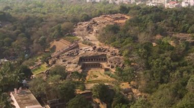 Udaygiri mağaraları, Bhubaneswar, Hindistan, 4k hava aracı görüntüleri
