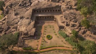 Udaygiri mağaraları, Bhubaneswar, Hindistan, 4k hava aracı görüntüleri