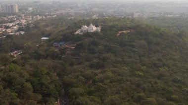 Vrindavan 'ın havadan görünüşü, 5000 tapınak şehri, Hindistan, 4k 
