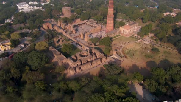 Qutb Minar India Delhi Aerial Légi Felvétel — Stock videók