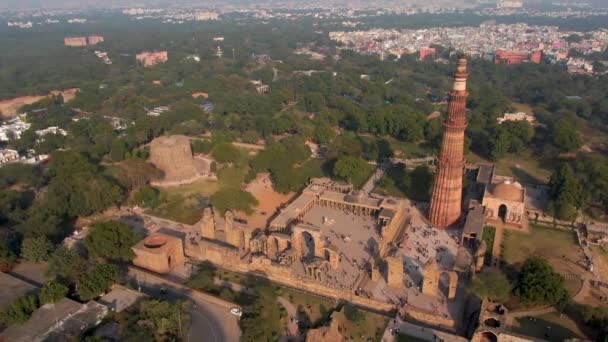 Qutb Minar India Delhi Aerial Légi Felvétel — Stock videók