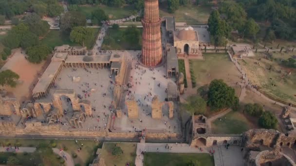 Qutb Minar India Delhi Aerial Légi Felvétel — Stock videók