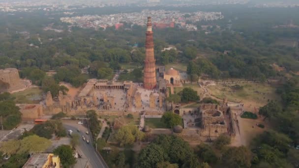 Qutb Minar Índia Deli Aerial Visão Aérea — Vídeo de Stock