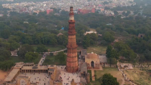 Qutb Minar India Delhi Aerial Légi Felvétel — Stock videók