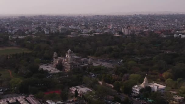 アジアを旅する伝統的建築を持つインドの街並みの空中風景旅行のコンセプト — ストック動画