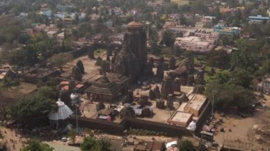 Vrindavan 'ın havadan görünüşü, 5000 tapınak şehri, Hindistan, 4k 