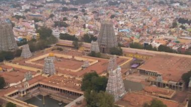 Güney Hindistan kutsal tapınağı Gopuram Srirangam Trichi, Hindistan, 4k hava manzaralı