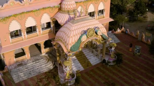 Indien Ekachakra März 2019 Ekachakra Iskcon Tempel Bei Sonnenaufgang Reisekonzept — Stockvideo