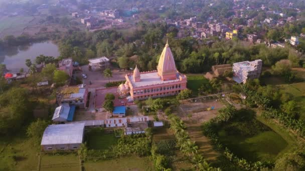 Luftaufnahme Des Iskcon Tempels Bei Sonnenaufgang Ekachakra Indien — Stockvideo