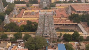 Güney Hindistan kutsal tapınağı Gopuram Srirangam Trichi, Hindistan, 4k hava manzaralı