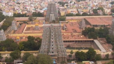 Güney Hindistan kutsal tapınağı Gopuram Srirangam Trichi, Hindistan, 4k hava manzaralı