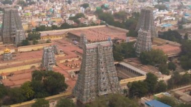 Güney Hindistan kutsal tapınağı Gopuram Srirangam Trichi, Hindistan, 4k hava manzaralı