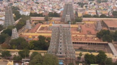 Güney Hindistan kutsal tapınağı Gopuram Srirangam Trichi, Hindistan, 4k hava manzaralı