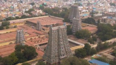 Güney Hindistan kutsal tapınağı Gopuram Srirangam Trichi, Hindistan, 4k hava manzaralı