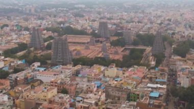 Güney Hindistan kutsal tapınağı Gopuram Srirangam Trichi, Hindistan, 4k hava manzaralı