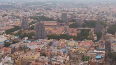 Güney Hindistan kutsal tapınağı Gopuram Srirangam Trichi, Hindistan, 4k hava manzaralı