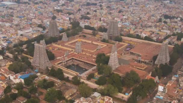 Temple sacré de l'Inde du Sud Gopuram à Srirangam Trichi, Inde, vue aérienne 4k 