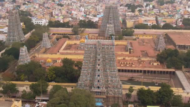 Temple sacré de l'Inde du Sud Gopuram à Srirangam Trichi, Inde, vue aérienne 4k 