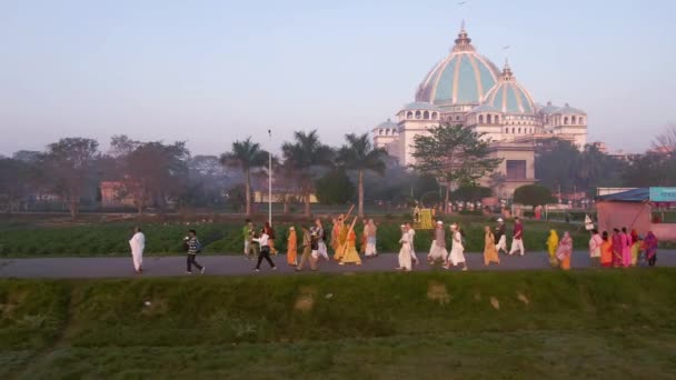 Mayapur インド 2019年4月4日 ナバドウィップ中のTovp寺院マンダラ パリクラマ祭り空中 4Kドローン映像 — ストック動画