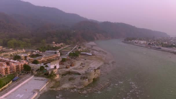 Повітряний Вид Річку Архітектуру Деврейаґ Індія Повітряних Дронів — стокове відео